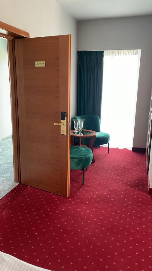 Hotel Sungarden Salin Турда Экстерьер фото